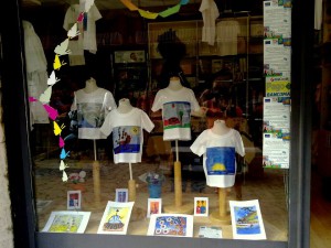 Esito del aboratorio di pittura e narrazione per bambini Nel Giardino di Nonna Ina diretto da Baye Gaye